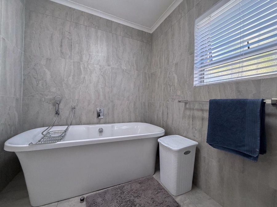 5 Bedroom Property for Sale in Sunset Beach Western Cape
